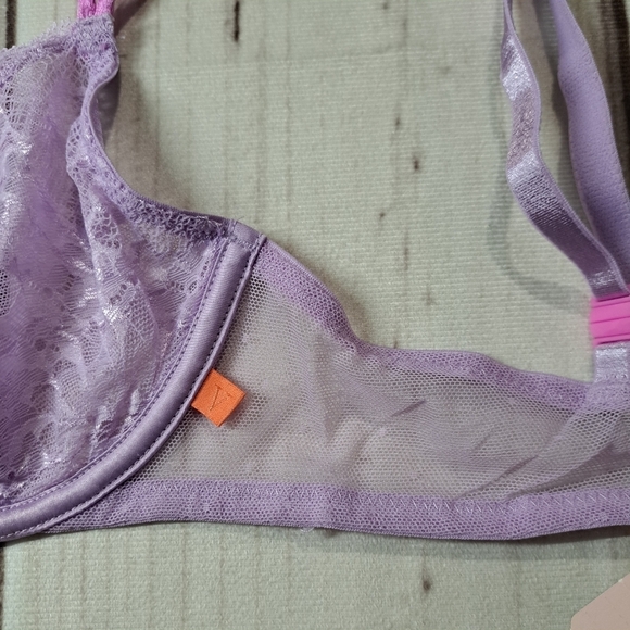 NWT Victoria's Secret 32B Bra - Picture 2 of 6